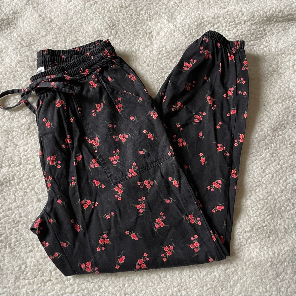 Women’s Pink brand size small jogger style pants
